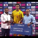 मुंबई टी-20 लीग में मैन ऑफ द मैच की ट्रॉफी के साथ शिवम दुबे