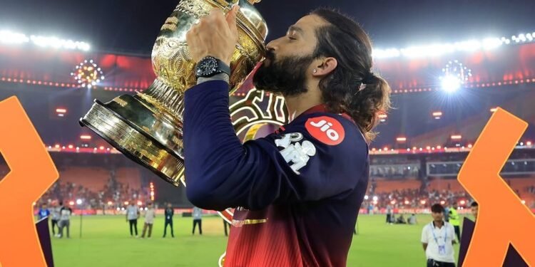 MPL T20 Rajat Patidar holding the IPL trophy before joining Gwalior Cheetahs